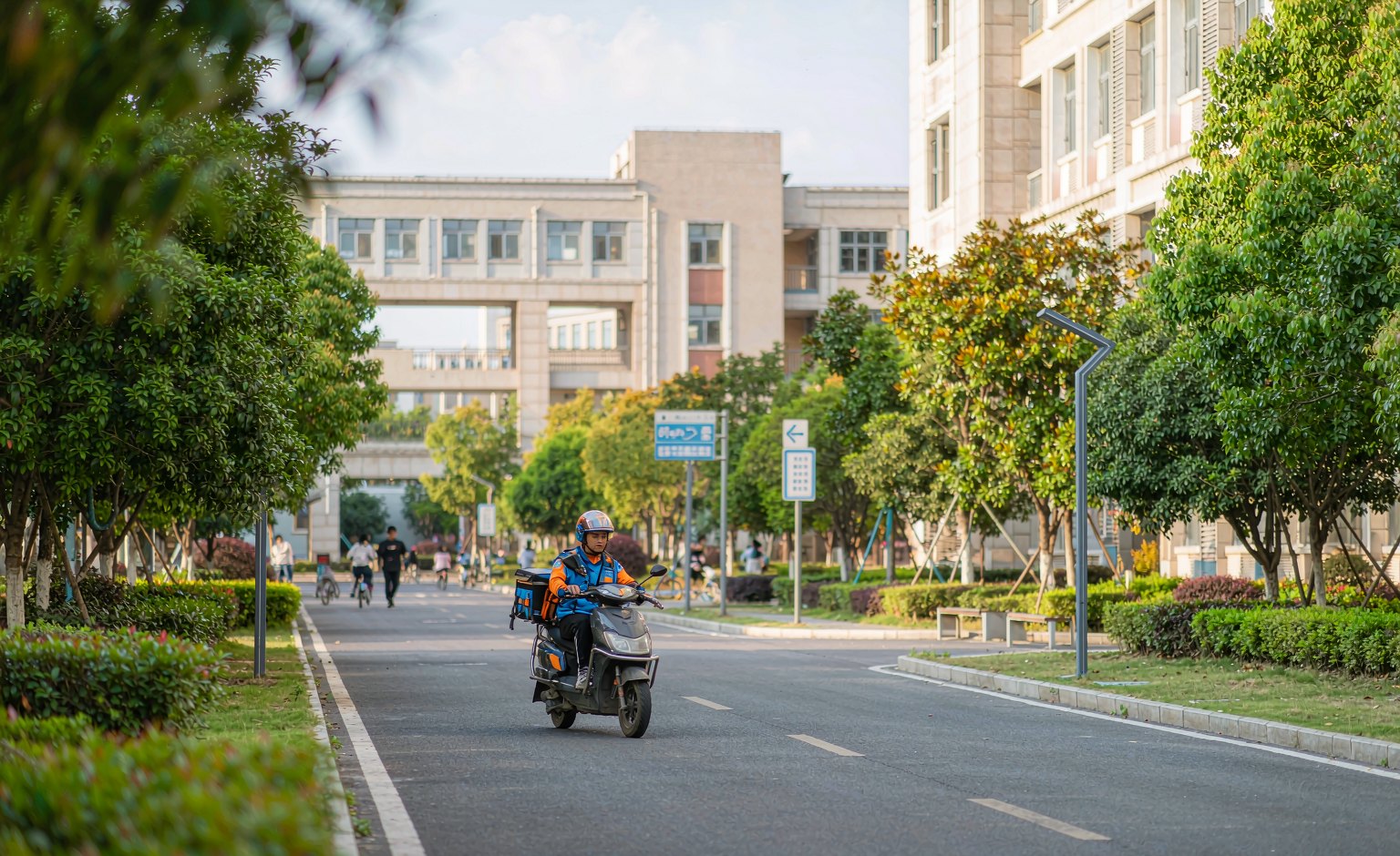 示意图:校内道路、减速带与配送动线